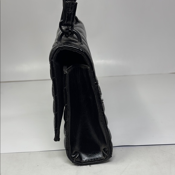 Forever 21 Quilted Crossbody Bag with Chain Strap 
Small black rigid - Picture 3 of 8